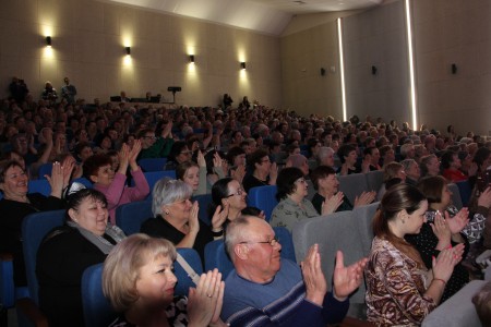 В центре "Чулман-Су" прошел праздничный концерт к 8 Марта копия