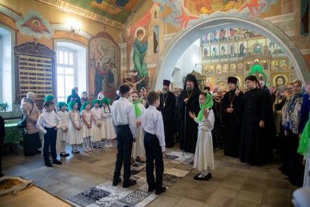 Епископ Пахомий возглавил престольные торжества в храме бессребреников Космы и Дамиана копия