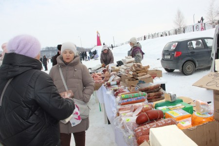 Камполянцы проводили зиму Масленицей