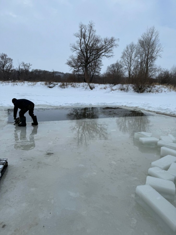 В экопарке продолжаются работы по возведению Елочного городка копия