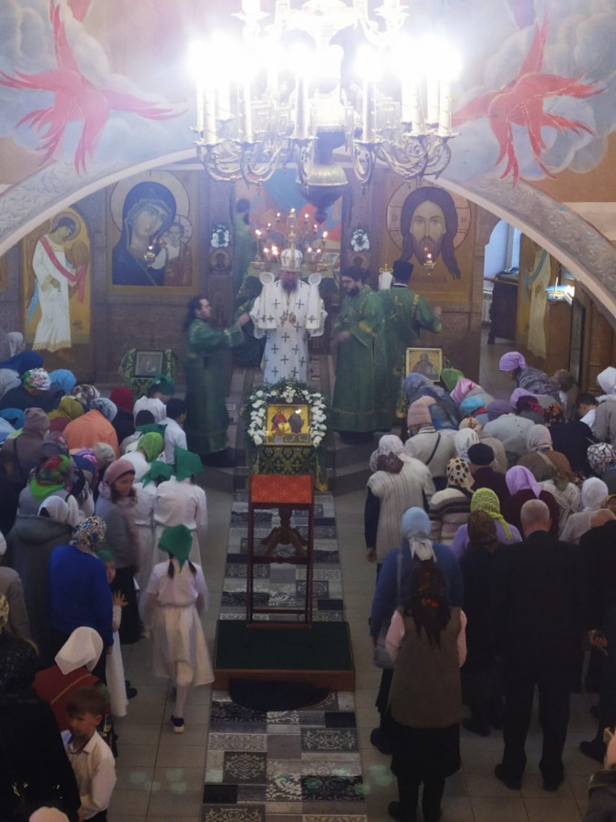 Епископ Пахомий возглавил престольные торжества в храме бессребреников Космы и Дамиана копия