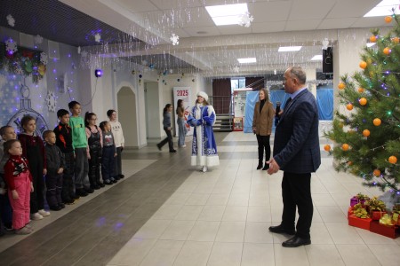 Депутат Госдумы РФ поздравил камполянских детей