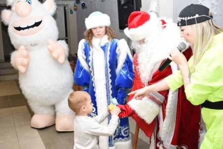 Участник СВО поздравил юных камполянцев с наступающими праздниками