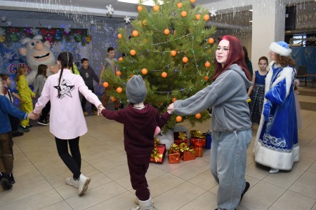 Участник СВО поздравил юных камполянцев с наступающими праздниками